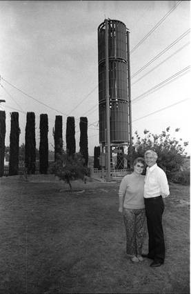 Ivan and Elke Forbes with power-generating wind turbine, Sylmar, 1984