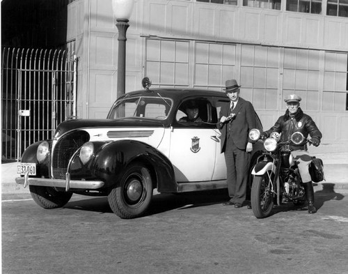 Glendale Police Department patrol car equipped with radio, Glendale, 1938