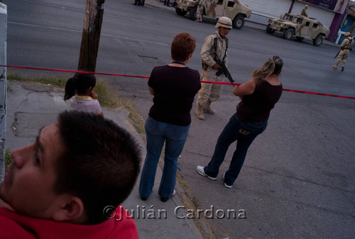 Military at Auto Zone, Juárez, 2008