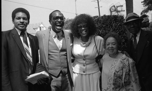 Jessie Mae Beavers funeral attendees posing together, Los Angeles, 1989