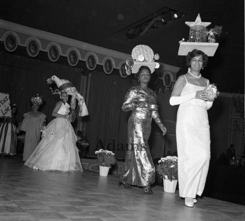 Hats and women, Los Angeles, 1972