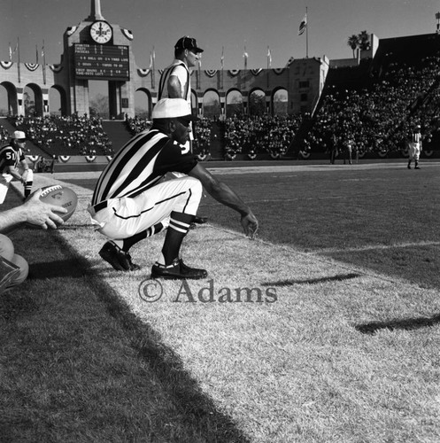 Football game, Los Angeles, 1967 — Calisphere