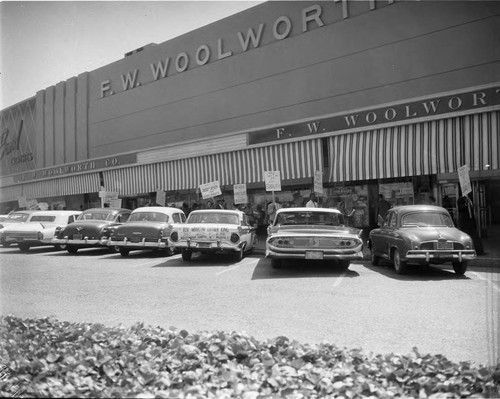 California Christian Leadership Conference members picketing a Woolworth store, Los Angeles, 1960