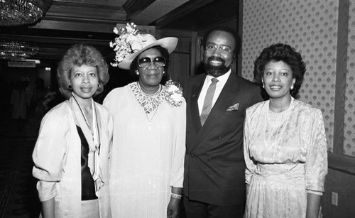 Alpha Kappa Alpha Sorority award event attendees posing together, Los Angeles, 1986