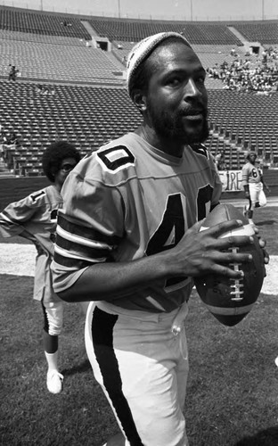 Marvin Gaye playing in the Urban League's Celebrity All-Star Freedom Classic pre-game, Los Angeles, 1973