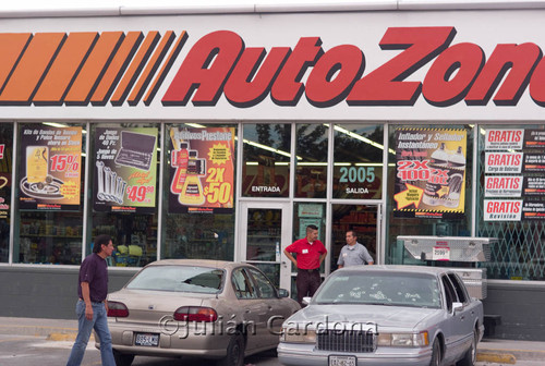 Execution at Auto Zone, Juárez, 2008