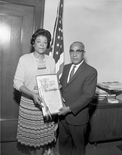 Lindsay presents certificate, Los Angeles, 1963