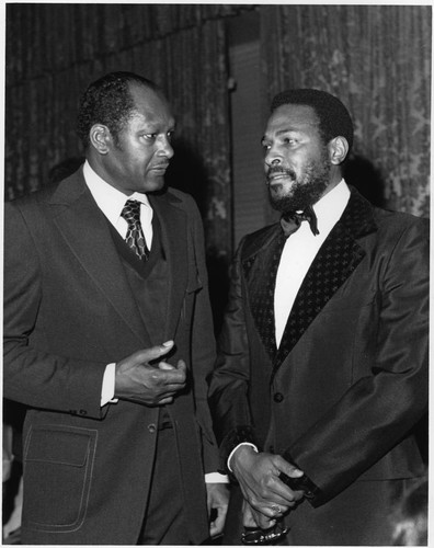 Tom Bradley talking with Marvin Gaye, Los Angeles