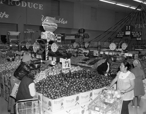 Market, Los Angeles, 1974