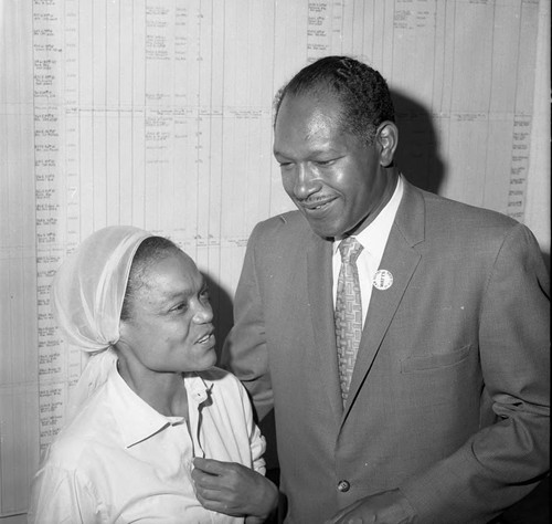 Tom Bradley talking with Eartha Kitt, Los Angeles, 1969