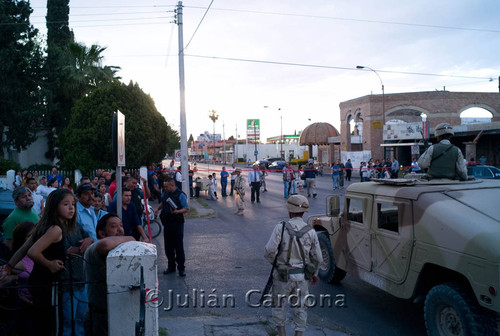 Military at Auto Zone, Juárez, 2008