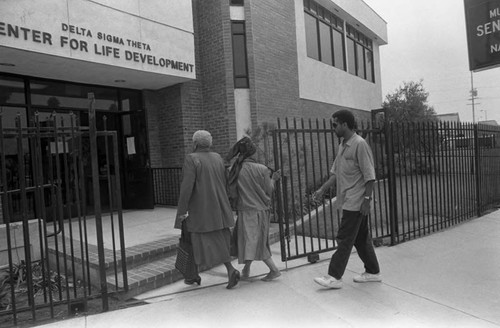 Eartha Kitt entering the Delta Sigma Theta Center for Life Development, Los Angeles, 1989