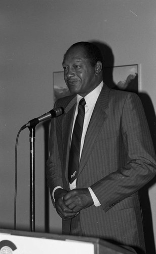 Tom Bradley addressing a meeting of the International Club, Los Angeles, 1981