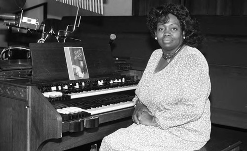 Jennell Hawkins sitting at the organ, Los Angeles, 1989