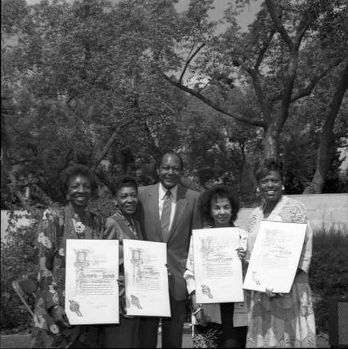 Tom Bradley posing with Marguerite Hudson, Maxine Waters, Theresa Hughes, and Diane Watson, Los Angeles, 1986