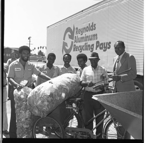 Tom Bradley posing with Reynolds Aluminum Recycling employees, Los Angeles, 1976