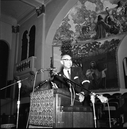 Reverend Thomas Kilgore Jr. speaking at the First Annual Recognition Awards, Los Angeles, 1968