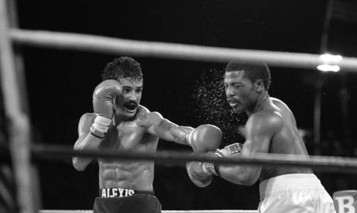 Alexis Argüello and Aaron Pryor fighting in a rematch for the WBA Jr. Welterweight title, Las Vegas, 1983