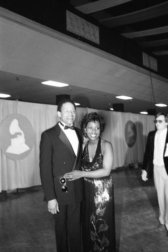 Al Jarreau and Gladys Knight posing together at the 26th Annual Grammy Awards, Los Angeles, 1984