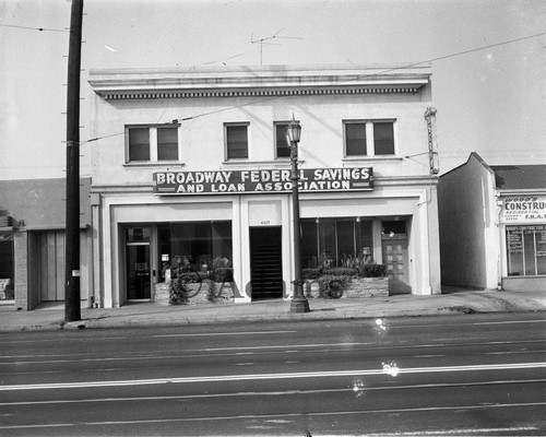 Exterior of Broadway Savings Bank, Los Angeles, 1954