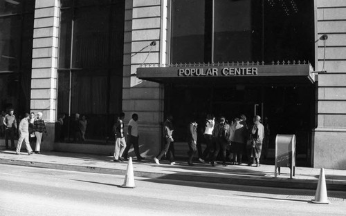 People entering the Popular Center office building , Los Angeles, 1989