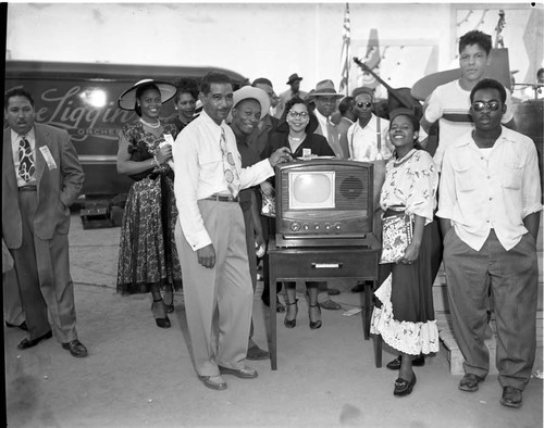 Leon Hefflin, Sr. standing with contest winners during the Cavalcade of Jazz, Los Angeles, 1948