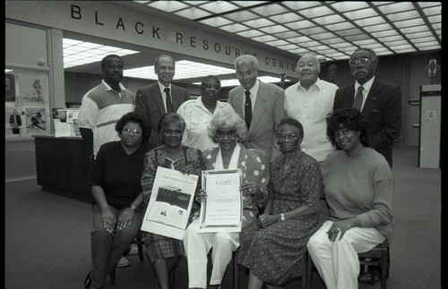 Friends of the A.C. Bilbrew Library posing for a group portrait, Los Angeles, 1993