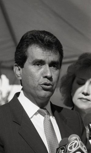 Richard Alatorre speaking to newscasters, Los Angeles, 1985