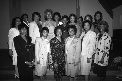 Theta Mu Omega Chapter, Alpha Kappa Alpha members posing together, Los Angeles, 1989