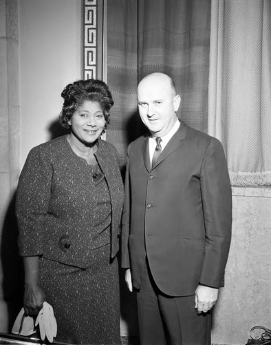 Mahalia Jackson with Gordon Hahn, Los Angeles, 1962