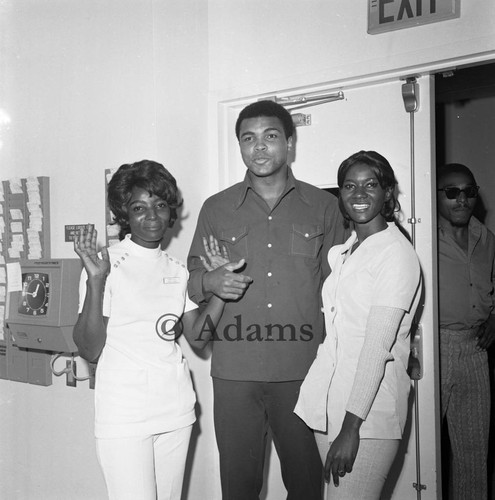 Muhammad Ali with nurses, Los Angeles,1972