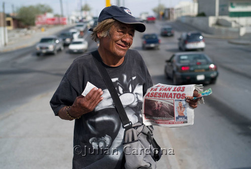 Selling newspapers, Juárez, 2008