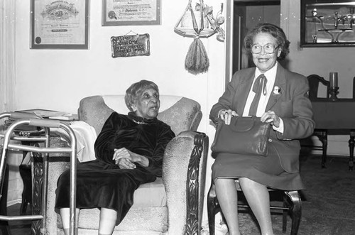 Ruth Washington posing with supercentenarian Katherine Isabel Jones, Los Angeles, 1989