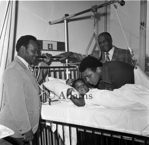 Ali visits hospital, Los Angeles, 1972