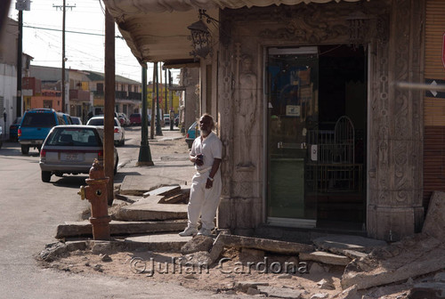 Man outside La Fiesta, Juárez, 2008