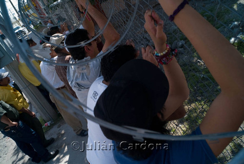 Crime scene crowd, Juárez, 2008