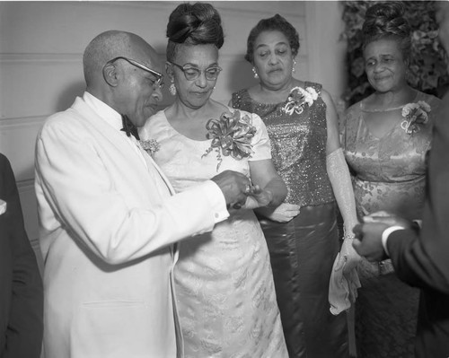 Exchange of rings, Los Angeles, 1966