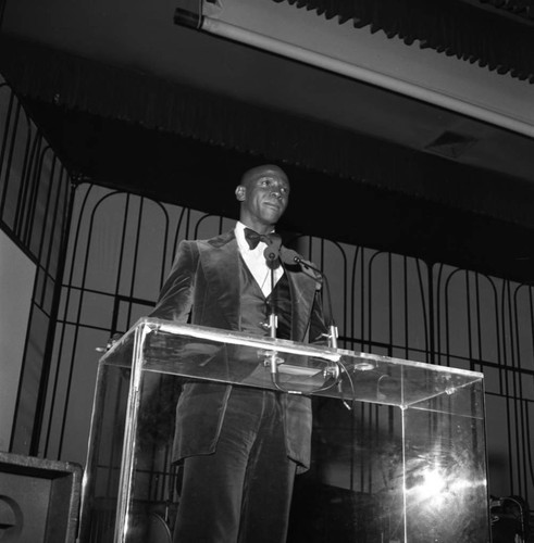 Louis Gossett, Jr. speaking at the NAACP Images Awards, Los Angeles, 1978