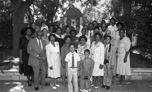 Extended Family Reunion participants posing together at the Allen House, Los Angeles, 1987