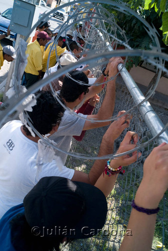 Crime scene crowd, Juárez, 2008