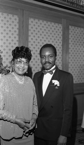 Participants of the First AME Holiday Awards Celebration banquet posing together, Los Angeles, 1985