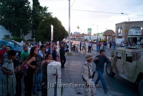 Military at Auto Zone, Juárez, 2008