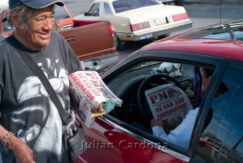 Selling newspapers, Juárez, 2008