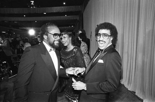 Quincy Jones joking with Lionel Richie backstage during the 25th Annual Grammy Awards, Los Angeles, 1983