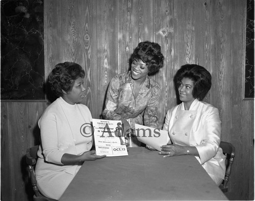 Women and a flyer, Los Angeles, 1967