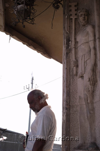 Man outside La Fiesta, Juárez, 2008