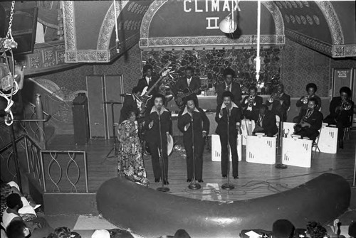 Gladys Knight and the Pips performing, Los Angeles, 1972