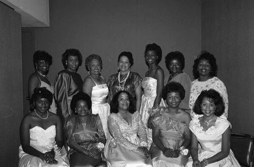 Alpha Kappa Alpha Southern California chapter members posing together, Los Angeles, 1984