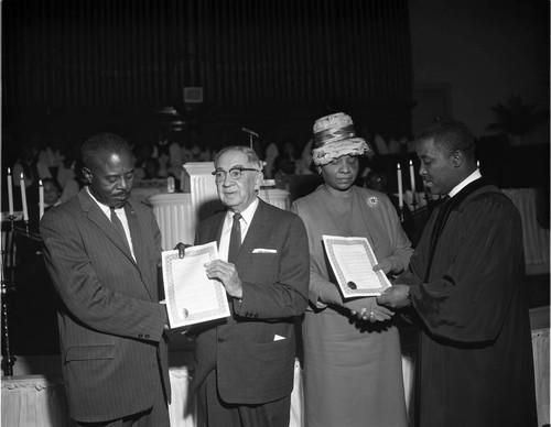 Presentation of certificates, Los Angeles, 1962