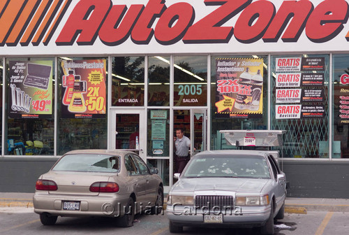 Execution at Auto Zone, Juárez, 2008